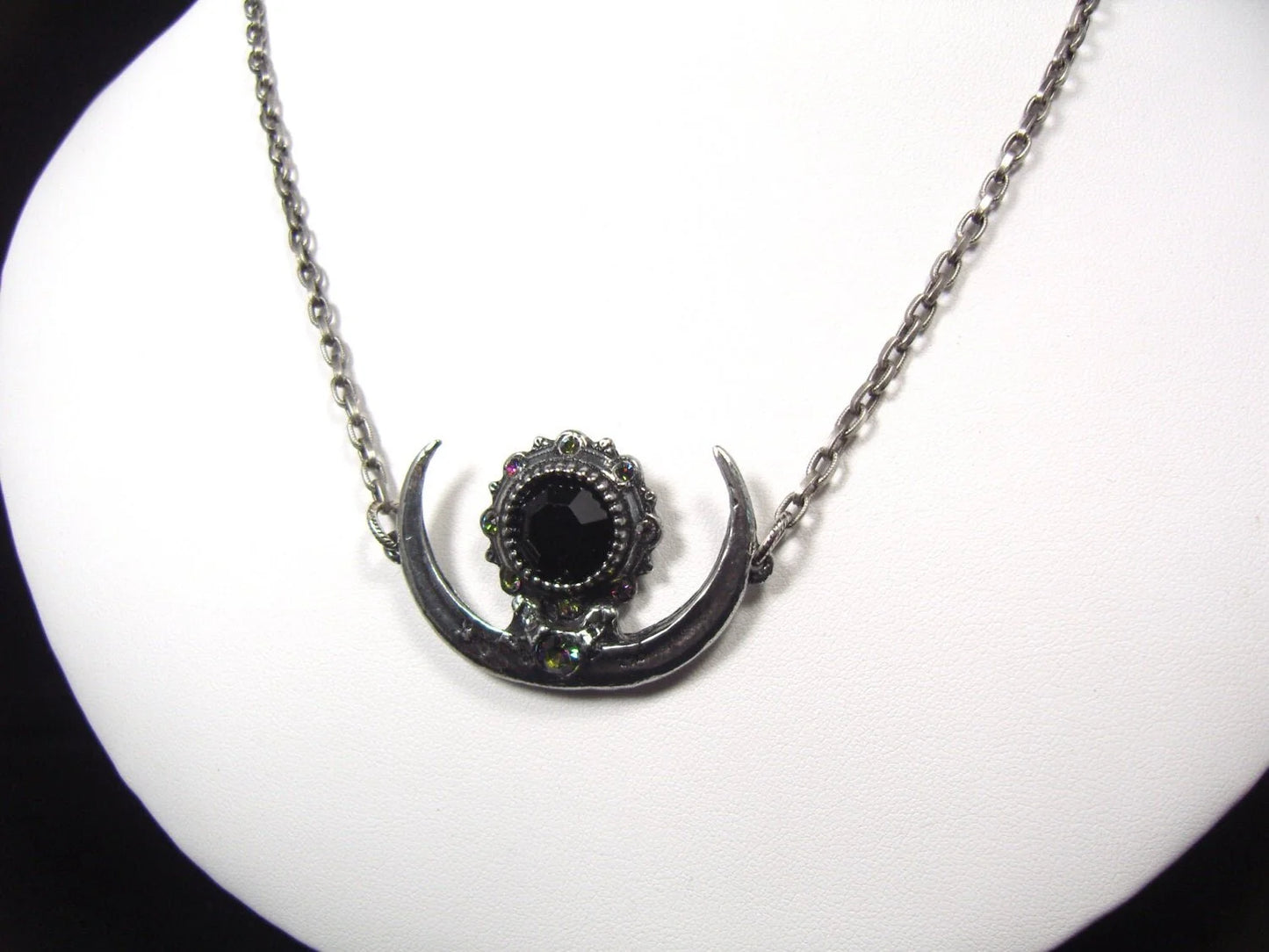 Isis necklace by Martha Rotten