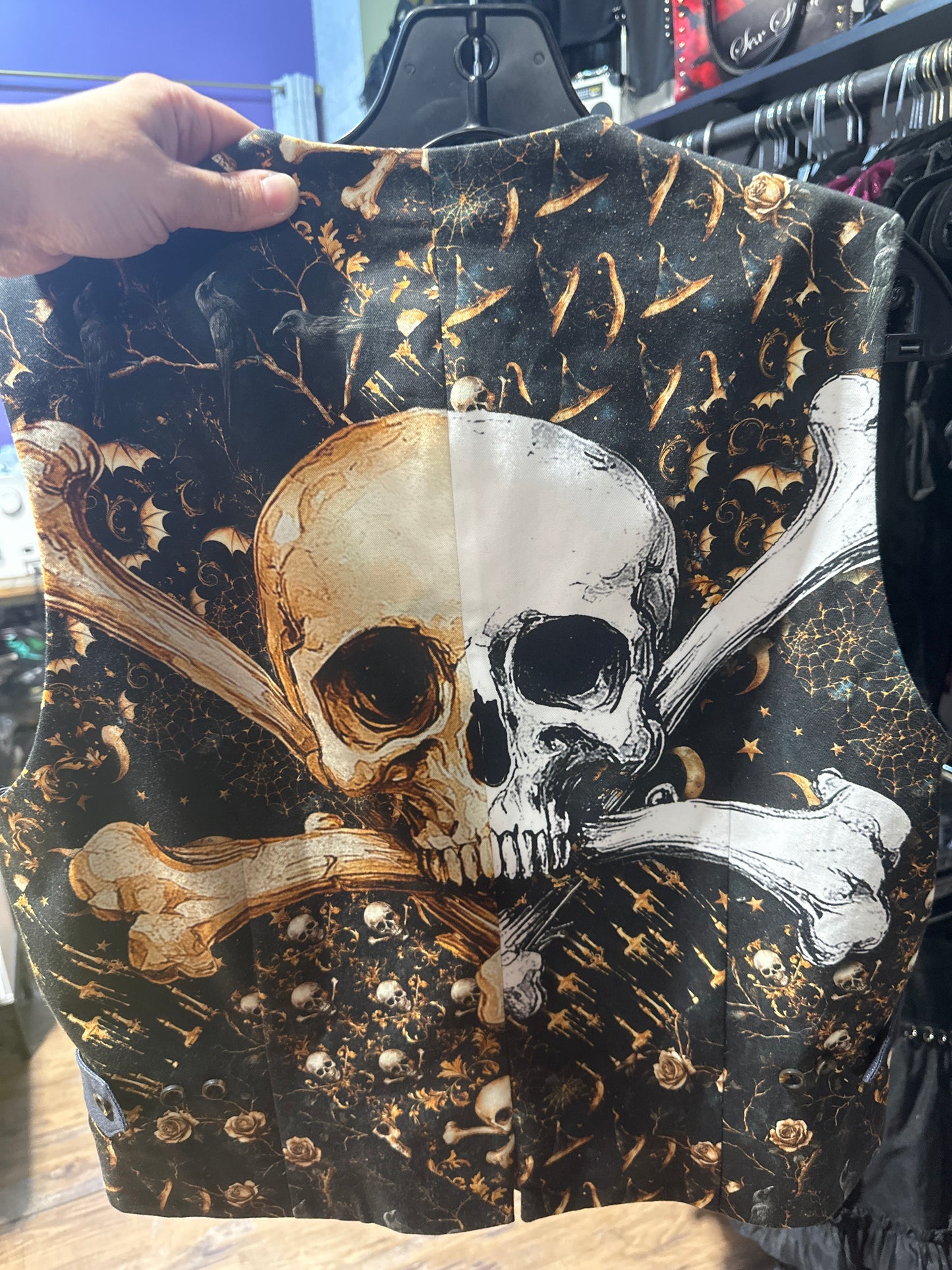 Skull and crossbones vest -M