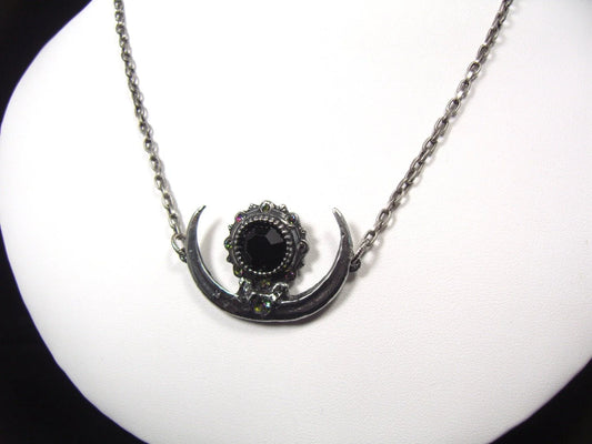 Isis necklace by Martha Rotten