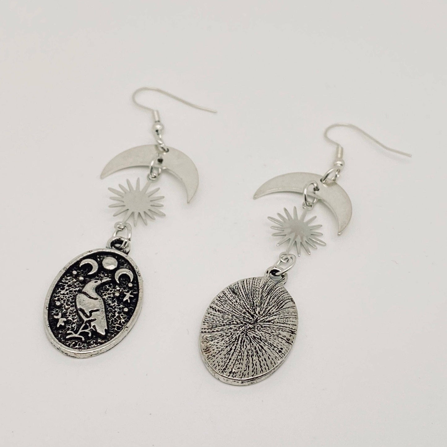 Dark Crow Pattern Pendant Star Moon Earring - GT/MS